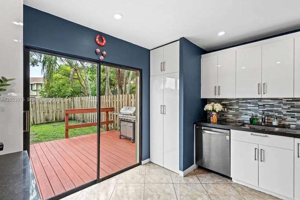 11166 NW 37th St, Sunrise, FL 33351