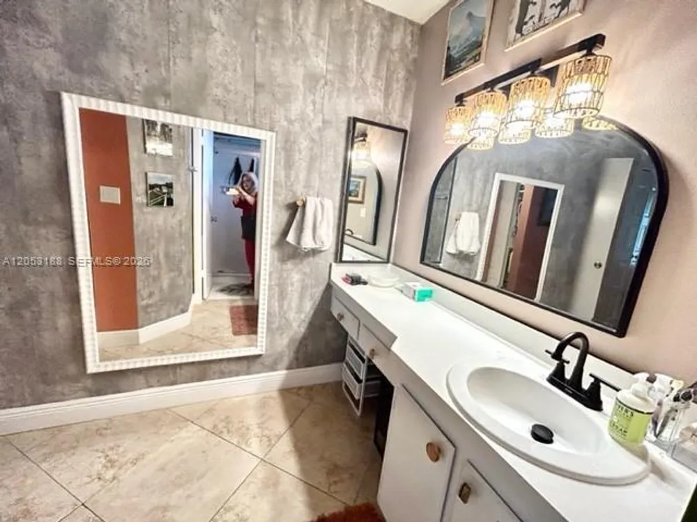 6555 W Broward Blvd, Plantation, FL 33317
