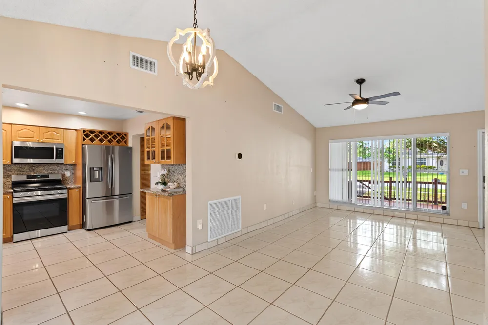 11651 NW 39th St, Sunrise, FL 33323