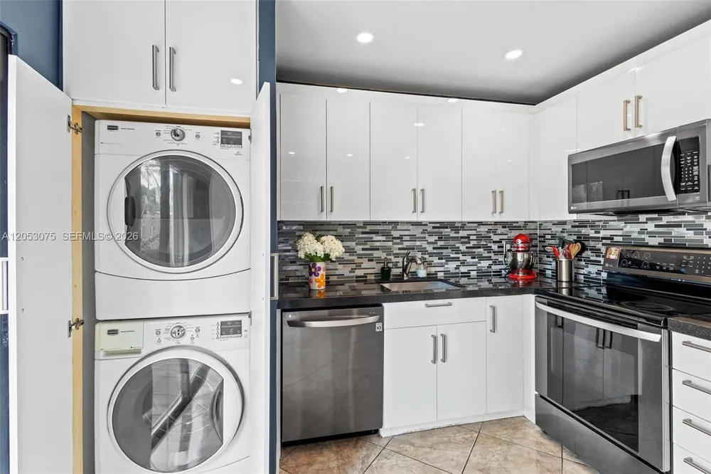 11166 NW 37th St, Sunrise, FL 33351