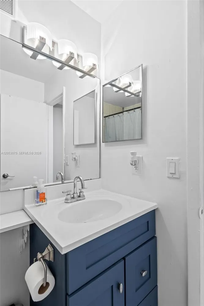 11166 NW 37th St, Sunrise, FL 33351