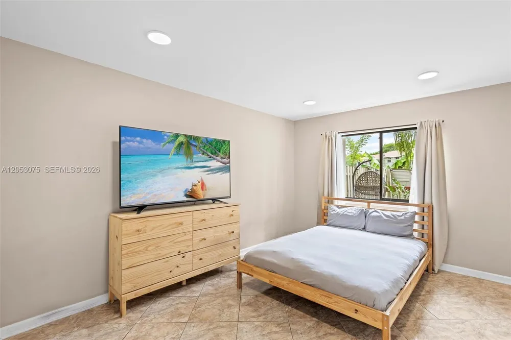 11166 NW 37th St, Sunrise, FL 33351