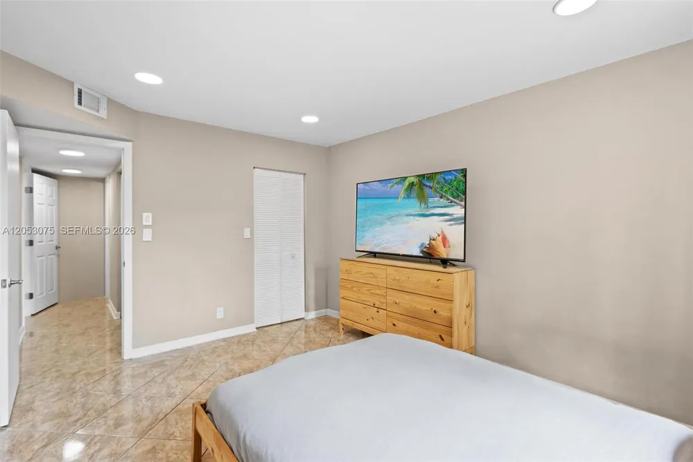 11166 NW 37th St, Sunrise, FL 33351