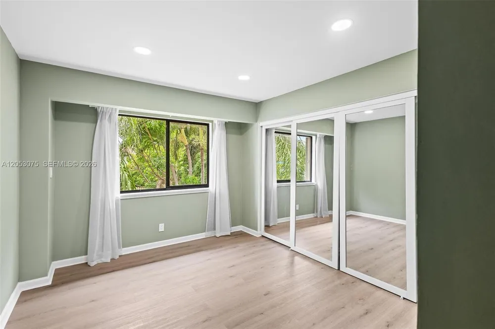 11166 NW 37th St, Sunrise, FL 33351