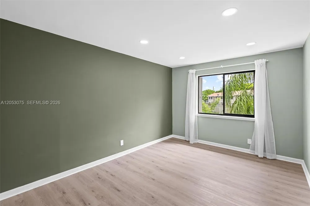 11166 NW 37th St, Sunrise, FL 33351