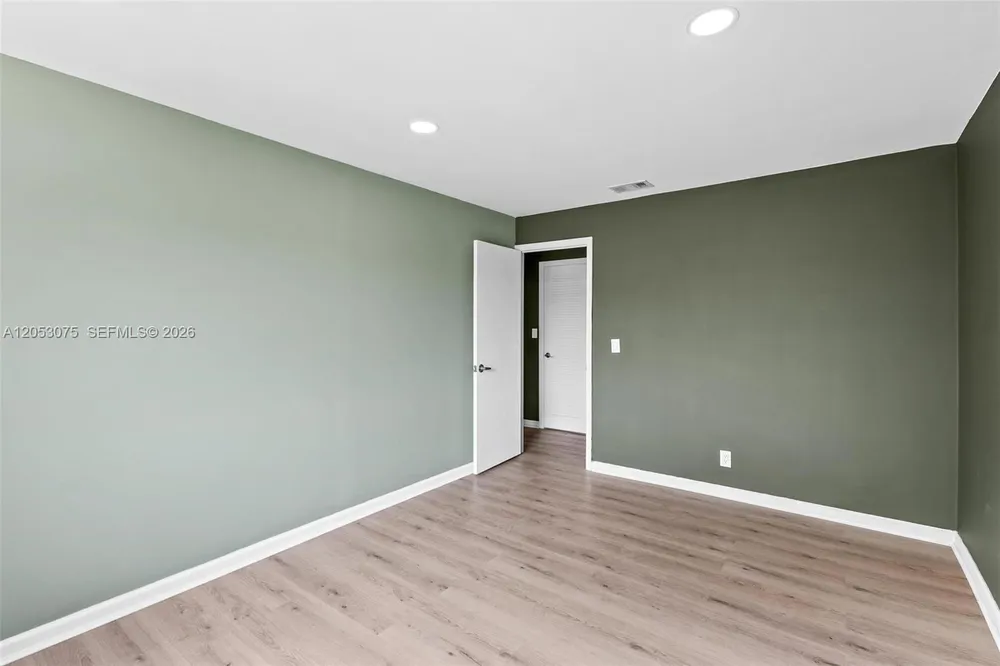 11166 NW 37th St, Sunrise, FL 33351