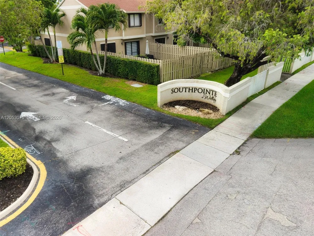 11166 NW 37th St, Sunrise, FL 33351