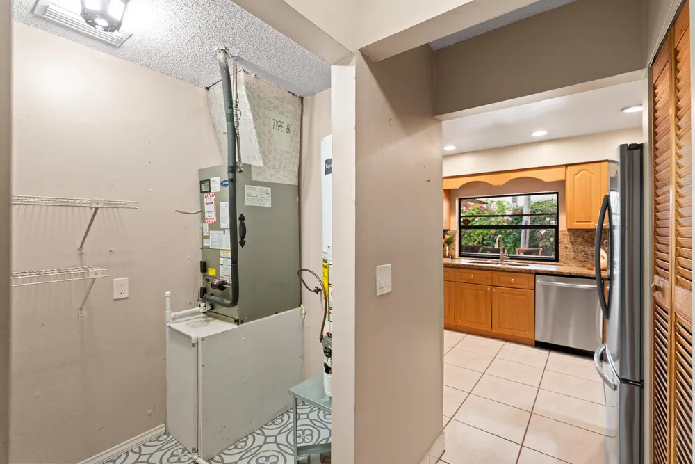 11651 NW 39th St, Sunrise, FL 33323