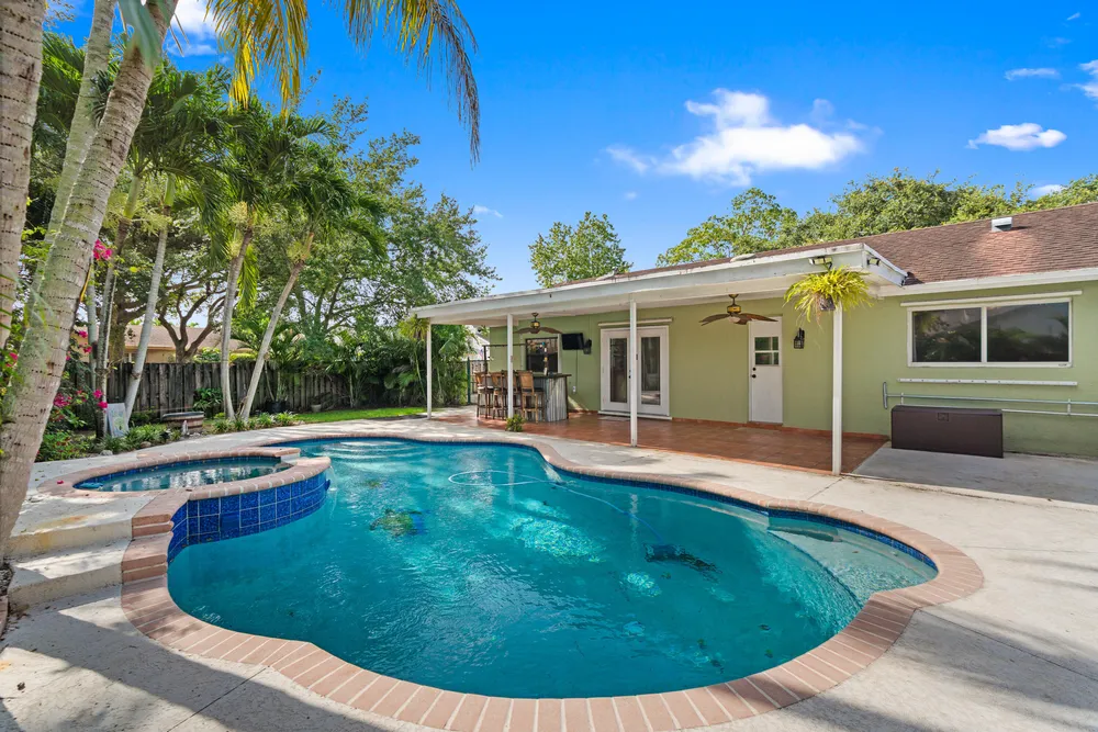 11651 NW 39th St, Sunrise, FL 33323