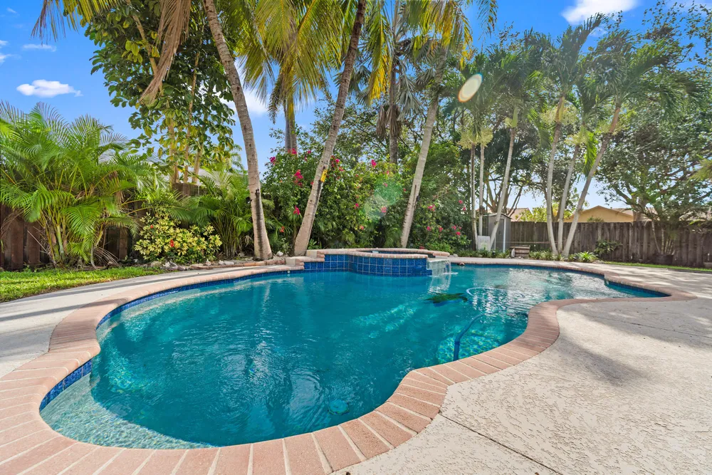 11651 NW 39th St, Sunrise, FL 33323