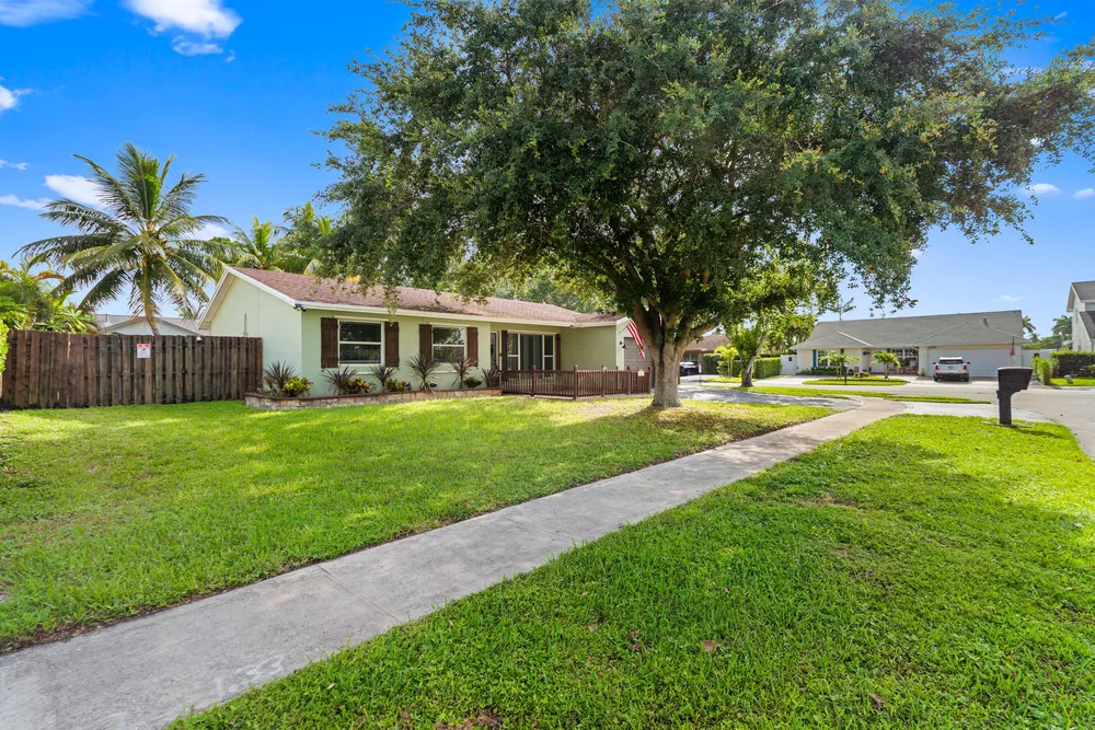 11651 NW 39th St, Sunrise, FL 33323