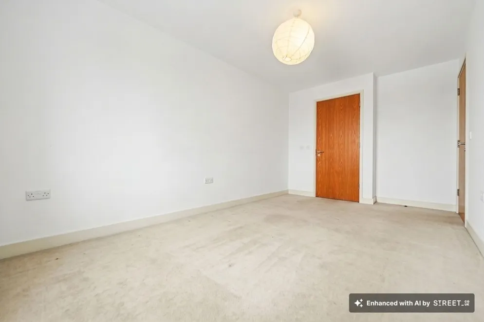 Property carousel item 4