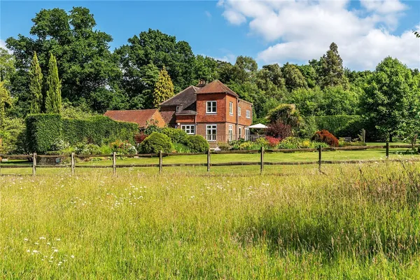 Cliftons Lane, Reigate, RH2 photo 1