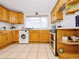 Wootton Drive, HEMEL HEMPSTEAD thumb 3