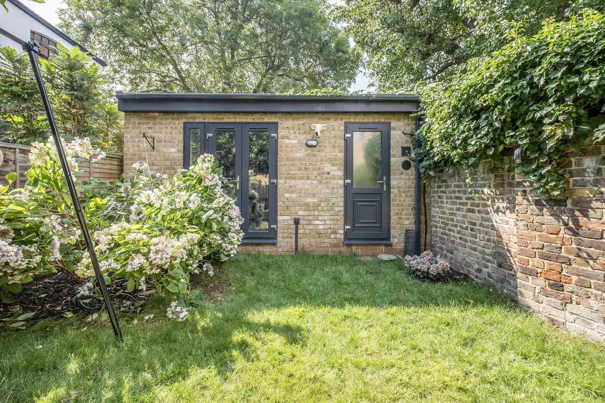 Lower Richmond Road, London, SW14 photo 16