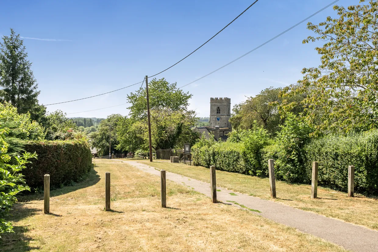 The Green, Upper Heyford, OX25 photo 28