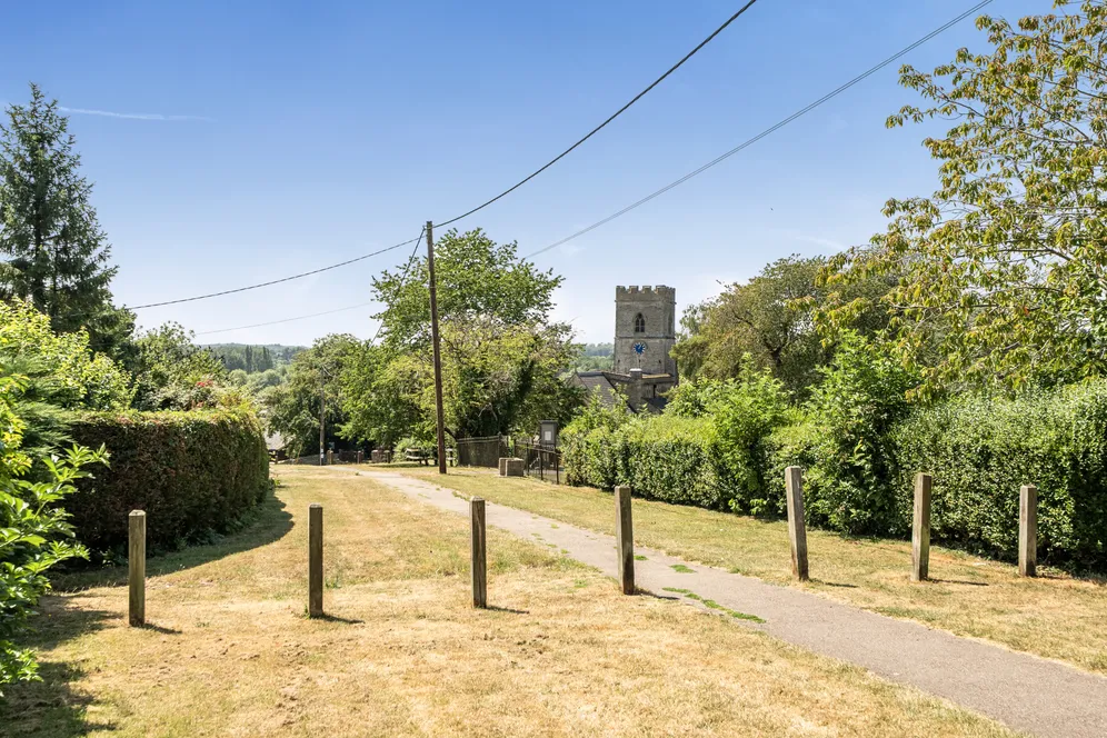 The Green, Upper Heyford, OX25 photo 28