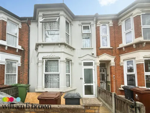 Sunningdale Avenue, BARKINGphoto