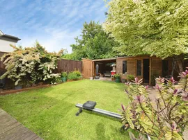 Sutton Gardens, Sutton-On-Hull, Hull thumb 3