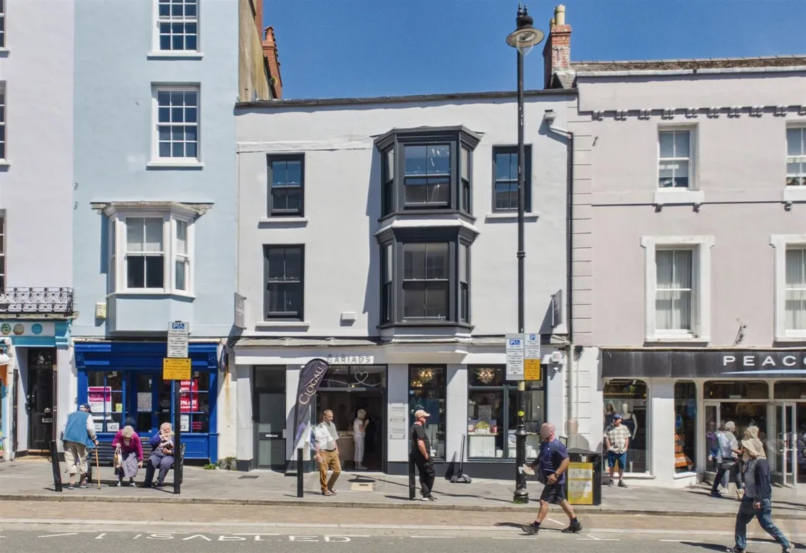 Tudor Square, High Street, Tenby