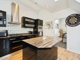 Laburnum Street, Farsley, Pudsey thumb 2