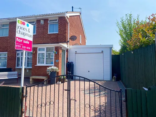Moston Way, Great Sutton, Ellesmere Portphoto
