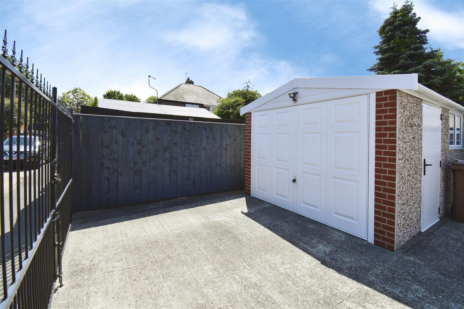 Truro Close, Sutton Image 16