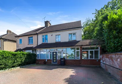 Gammons Lane, Watford, WD24