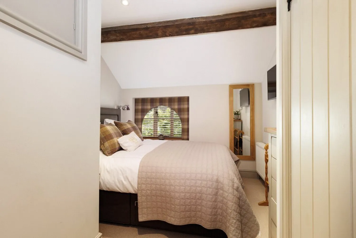The Square, Toddington, GL54 photo 8