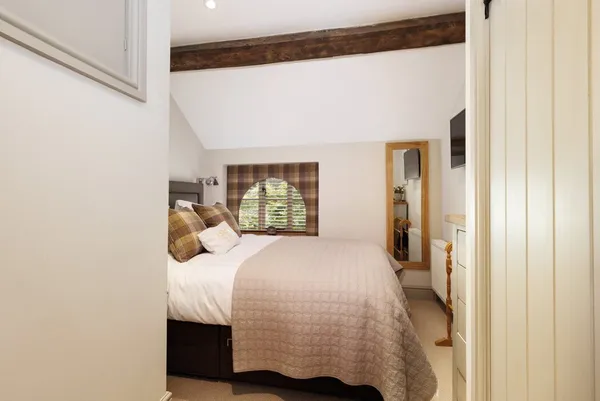 The Square, Toddington, GL54 photo 8
