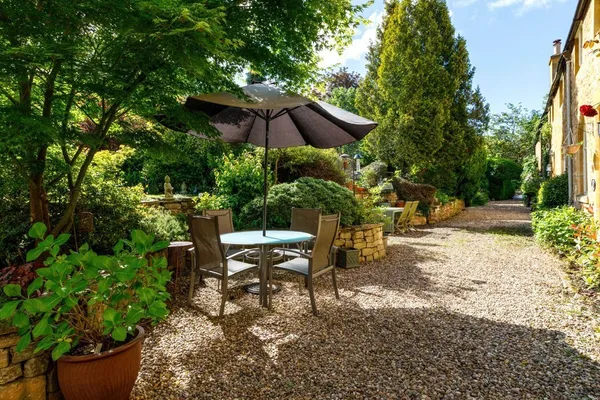 The Square, Toddington, GL54 photo 10