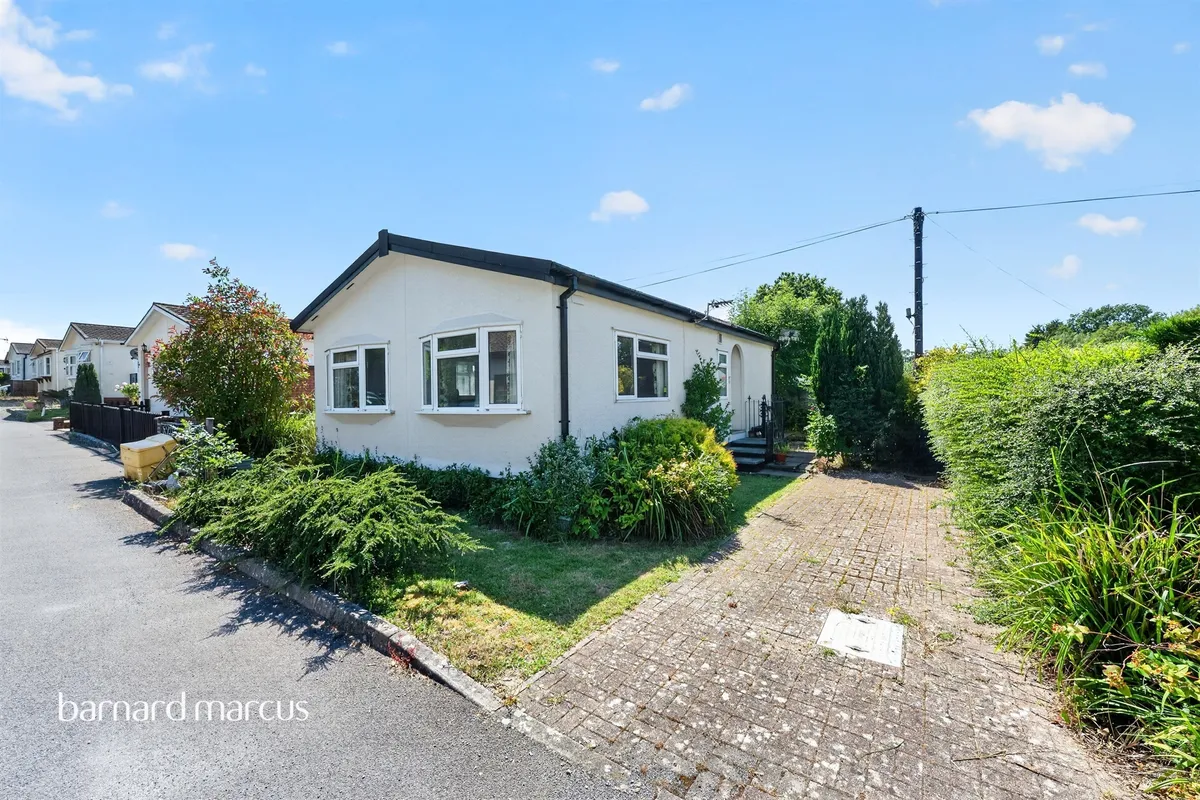 Hillcrest, Tadworth