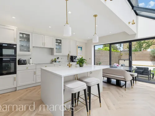Ravensbury Road, LONDONphoto