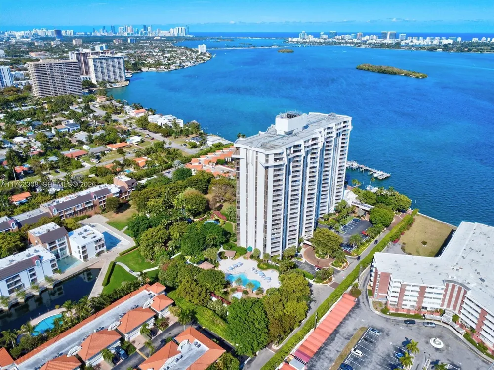 4000 TOWERSIDE TER, Miami, FL 33138