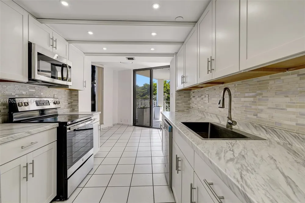 4000 TOWERSIDE TER, Miami, FL 33138