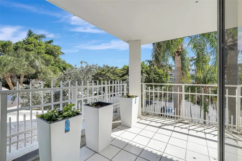 4000 TOWERSIDE TER, Miami, FL 33138