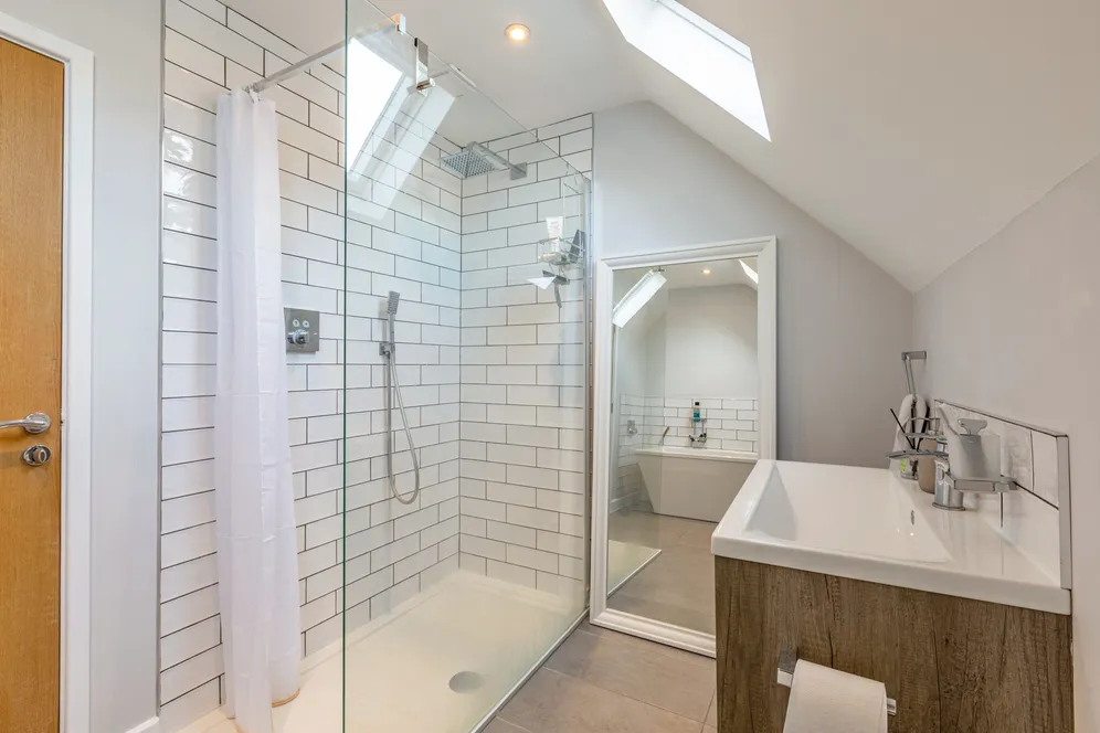 Dartnell Park Road, West Byfleet, KT14 photo 16