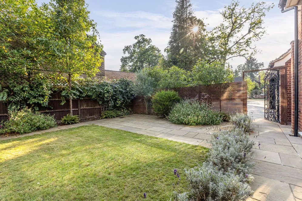 Dartnell Park Road, West Byfleet, KT14 photo 24