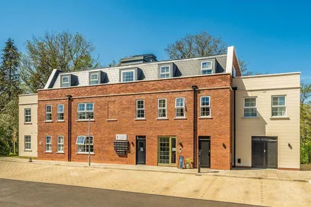 Jubilee Gardens, Weybridge, KT13