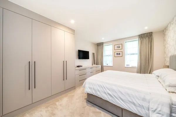 Jubilee Gardens, Weybridge, KT13 photo 5