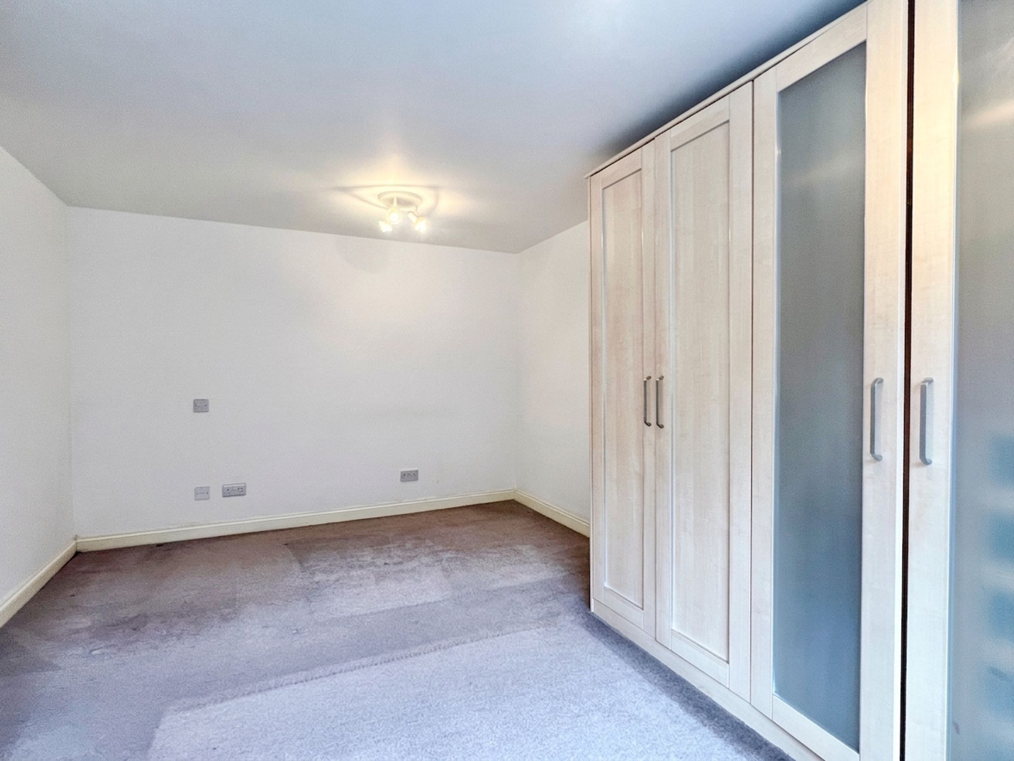 Whirligig Lane, Taunton - NO onward chain! Image 9