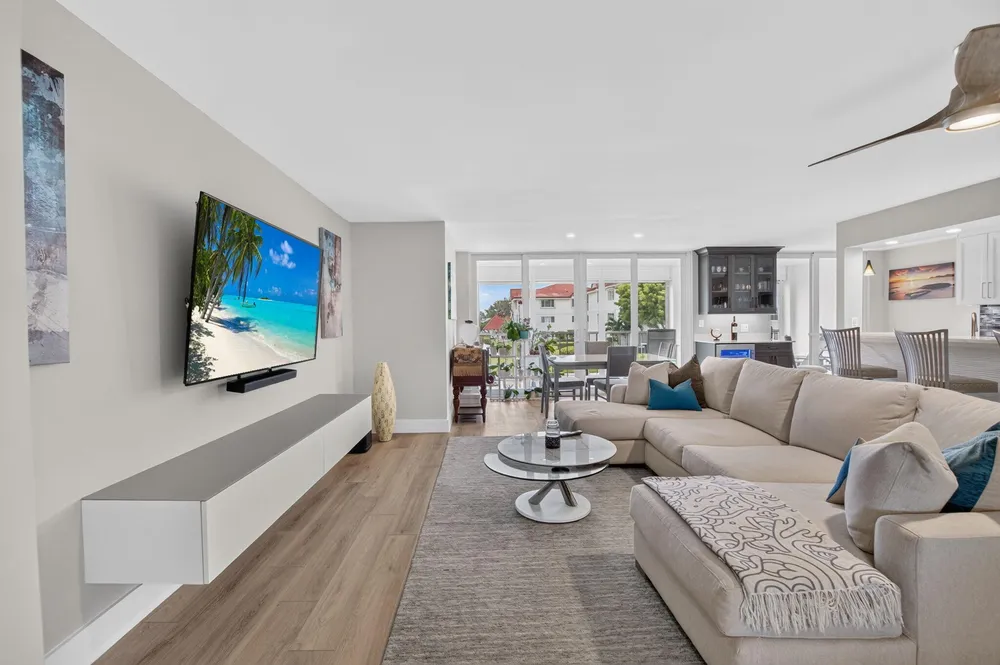 104 Half Moon Circle, Hypoluxo, FL 33462