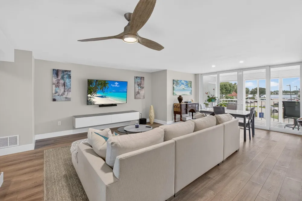 104 Half Moon Circle, Hypoluxo, FL 33462