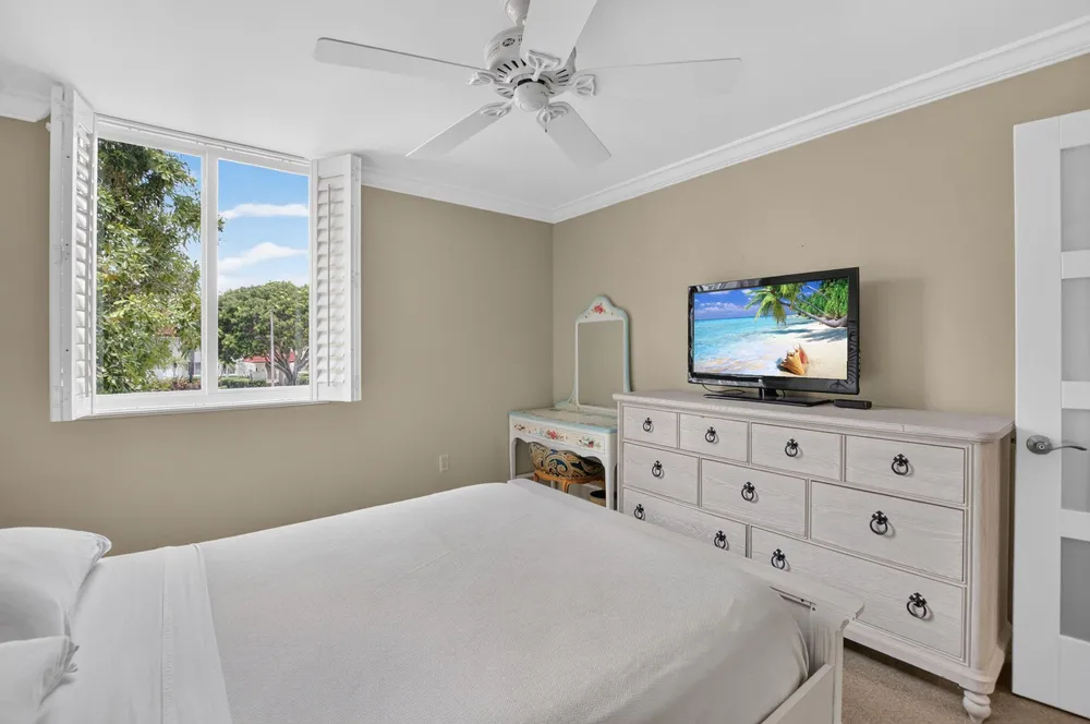 104 Half Moon Circle, Hypoluxo, FL 33462