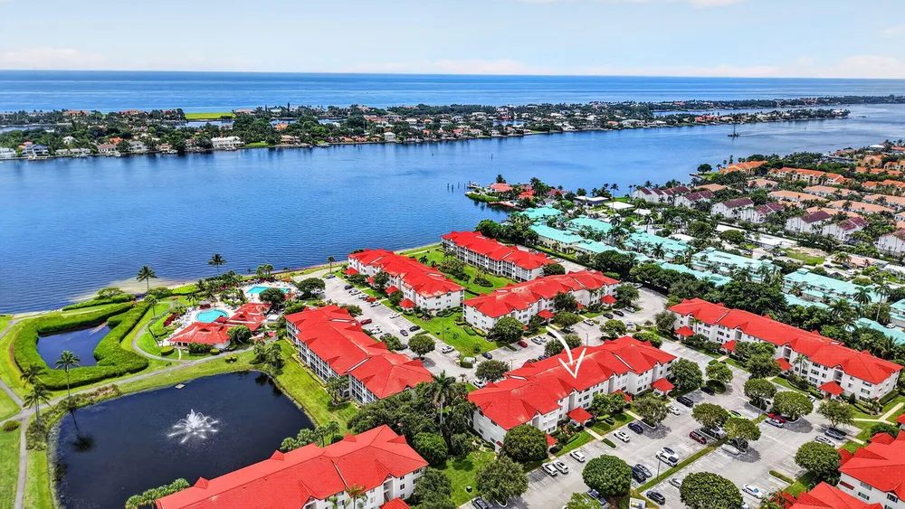 104 Half Moon Circle, Hypoluxo, FL 33462