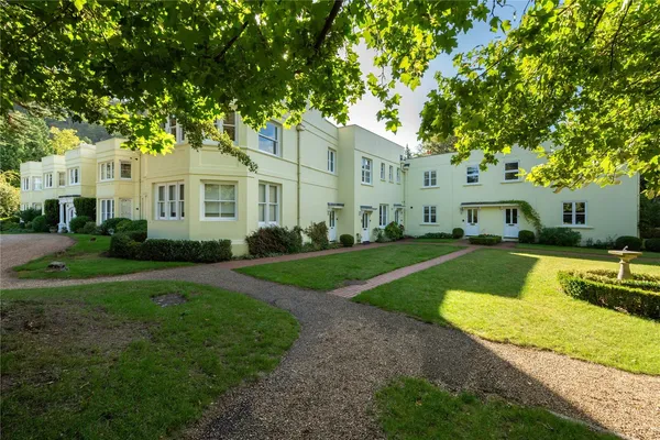 London Road, Dorking, RH5 photo 1