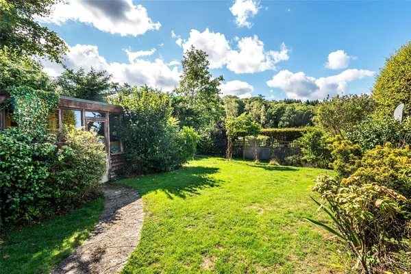 Hampstead Lane, Dorking, RH4 photo 7