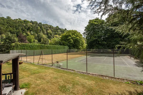 London Road, Dorking, RH5 photo 9