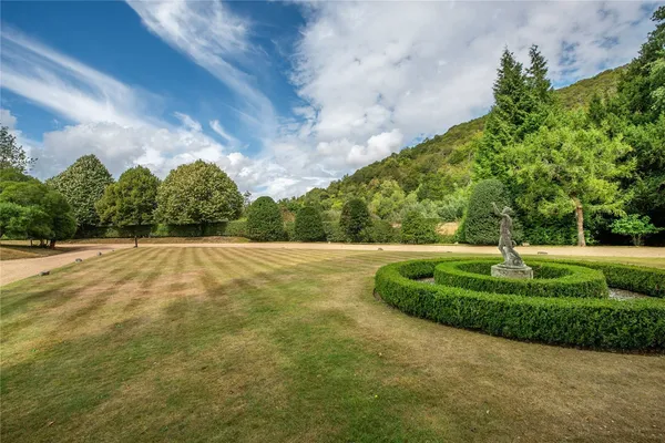 London Road, Dorking, RH5 photo 13