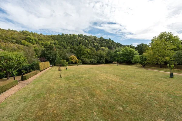 London Road, Dorking, RH5 photo 16